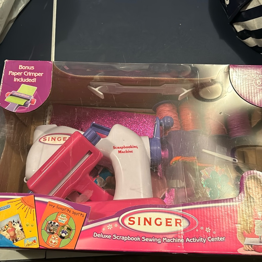 Singer deluxe kids scrapbook sewing machine activity center